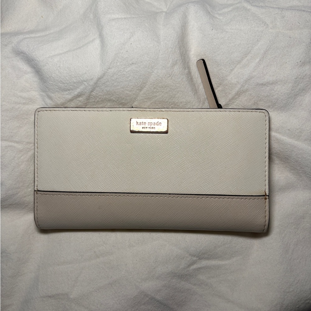 Kate Spade Elegant beige and white Wallet